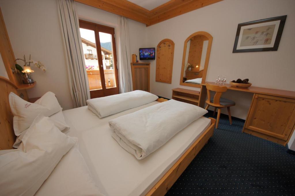 Garni Tofana Hotel Corvara In Badia Room photo