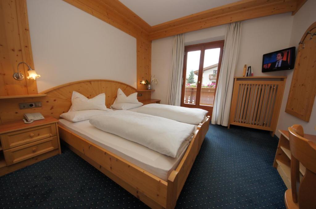 Garni Tofana Hotel Corvara In Badia Room photo