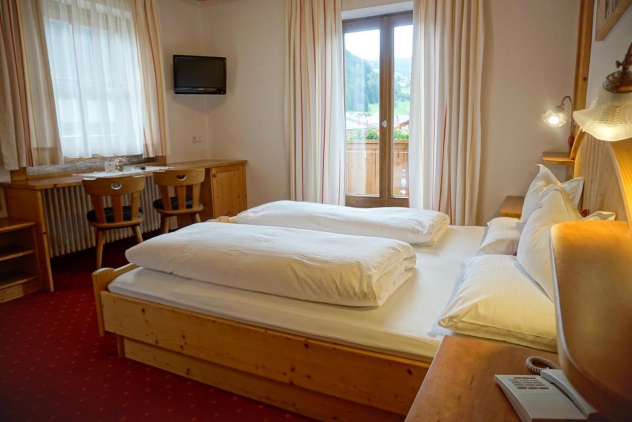 Garni Tofana Hotel Corvara In Badia Exterior photo